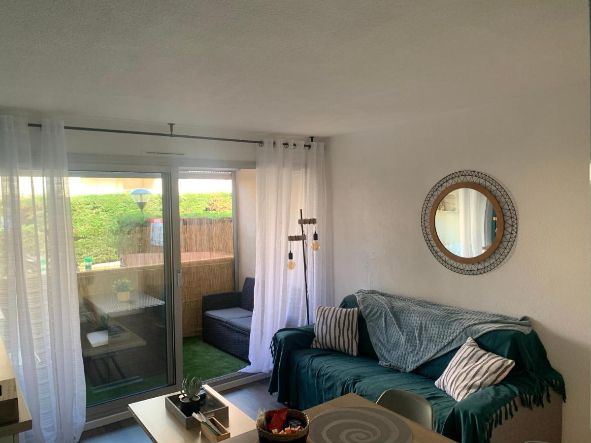 Chaleureux Appartement Face Au Port Sta Lucia, Tout A Pieds, Wifi Saint-Raphaël Exterior foto