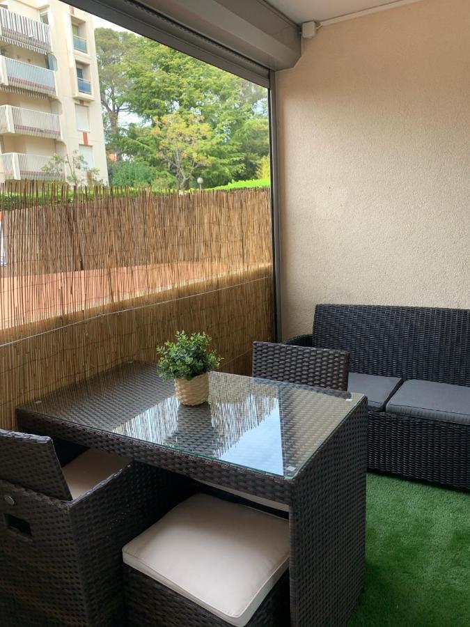Chaleureux Appartement Face Au Port Sta Lucia, Tout A Pieds, Wifi Saint-Raphaël Exterior foto