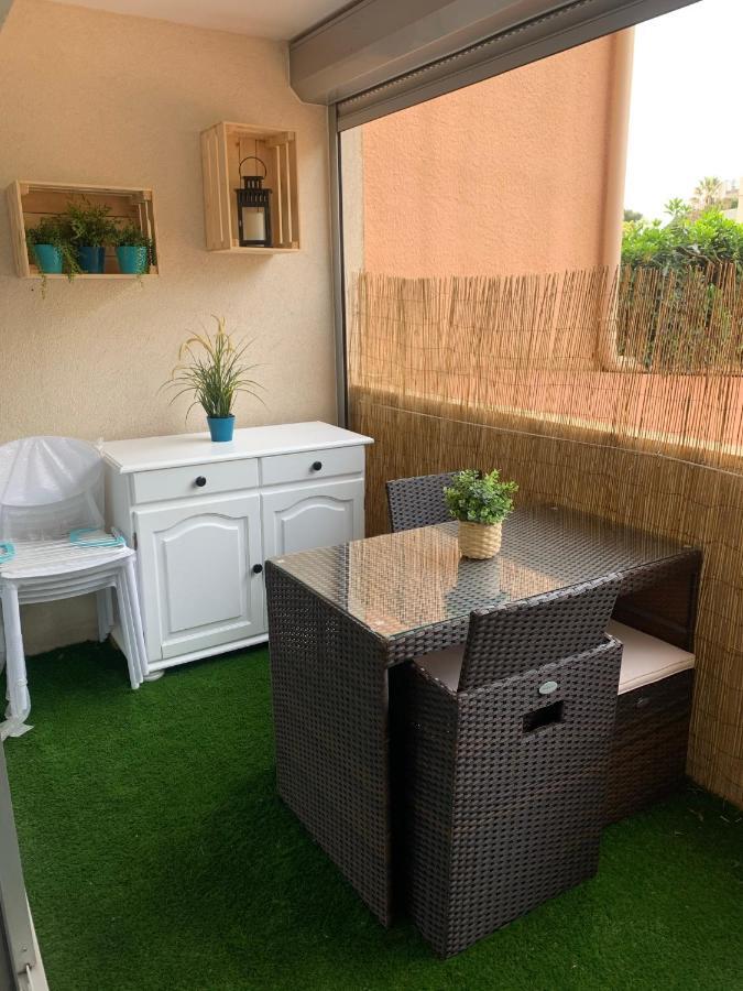Chaleureux Appartement Face Au Port Sta Lucia, Tout A Pieds, Wifi Saint-Raphaël Exterior foto