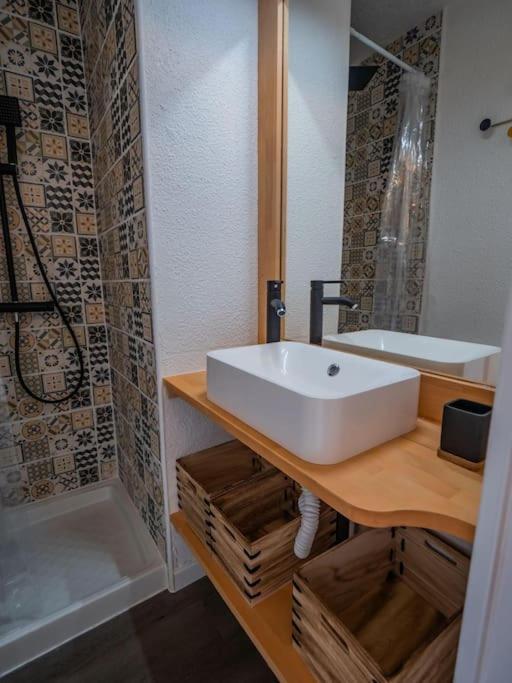 Chaleureux Appartement Face Au Port Sta Lucia, Tout A Pieds, Wifi Saint-Raphaël Exterior foto