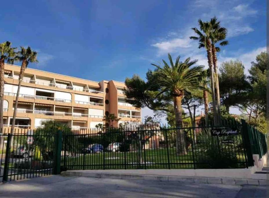 Chaleureux Appartement Face Au Port Sta Lucia, Tout A Pieds, Wifi Saint-Raphaël Exterior foto