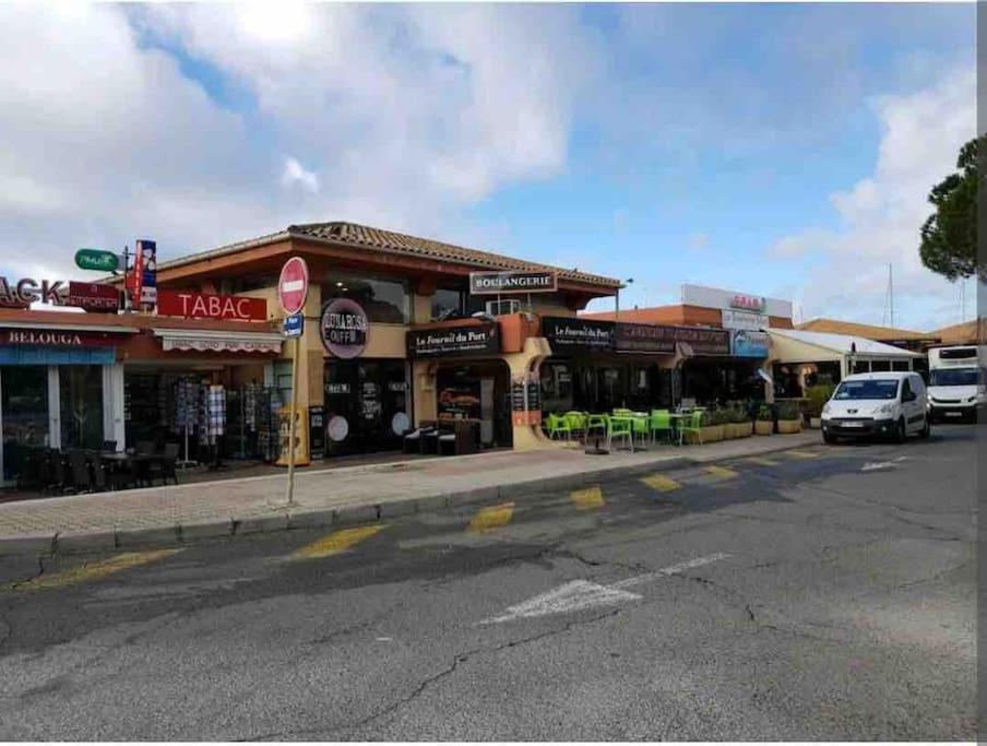 Chaleureux Appartement Face Au Port Sta Lucia, Tout A Pieds, Wifi Saint-Raphaël Exterior foto